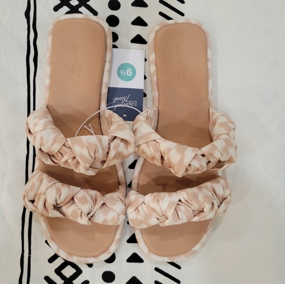 Universal Thread Shoes - Universal Thread New Almond Meg Knotted Sandals Size 9 1/2 Boho Chic Summer